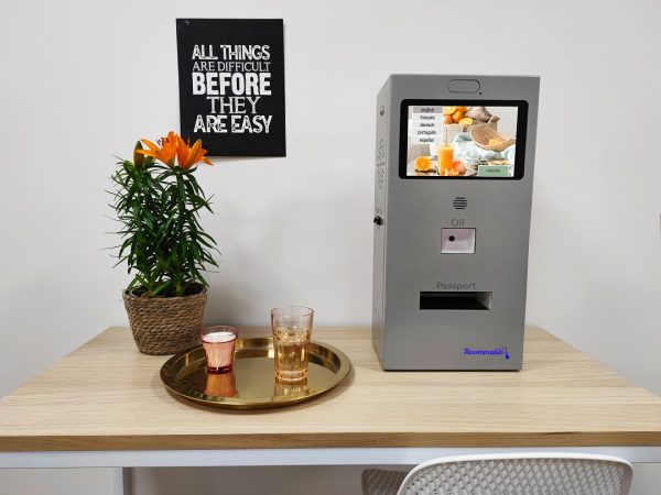 Roommatik S-200. Kiosco auto check-in sin pago Roommatik S-200. Kiosco auto check-in sin pago